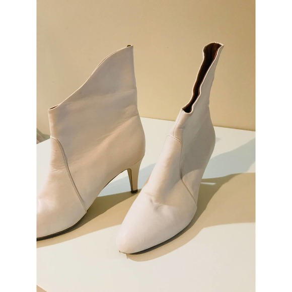 Jeffery Campbell rare white asymmetrical booties - Picture 5 of 7